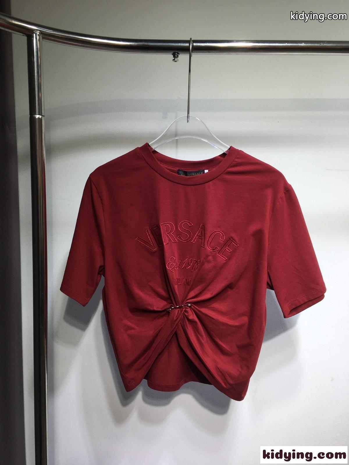 ヴェルサーチェ ミラノ スタンプ クロップ 半袖Tシャツ ヴェルサーチェ Tシャツ コピー ワイン-0