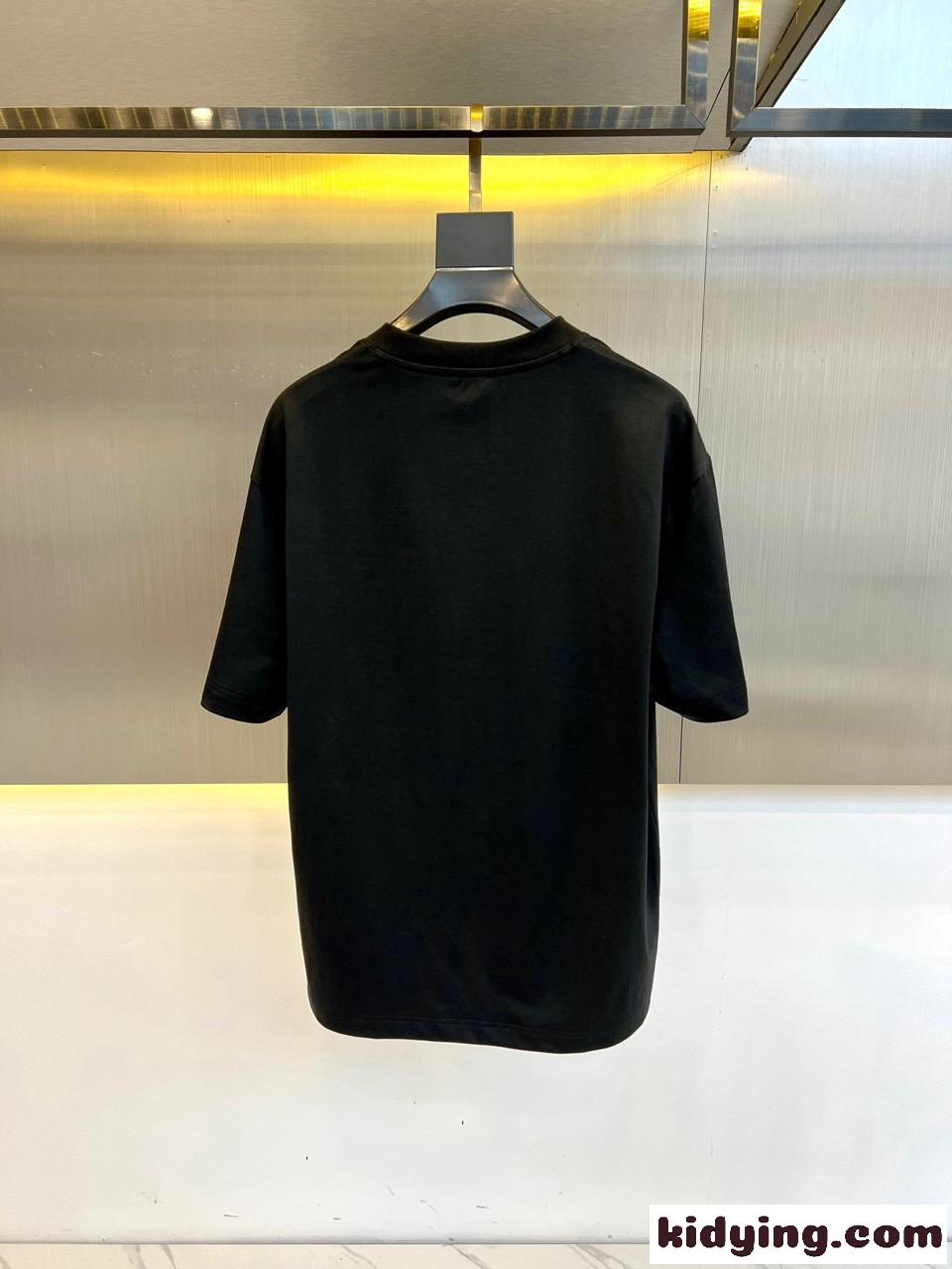 シンプル クルーネック 半袖Tシャツ モンクレール Tシャツ コピー ブラック-4