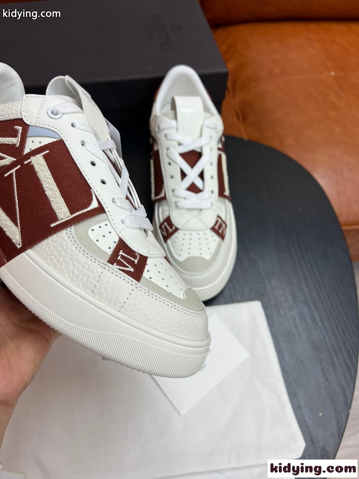 カジュアル ヴァレンティノ VLTN カーフスキン ロートップ スニーカー コピー おしゃれ メンズシューズ-0