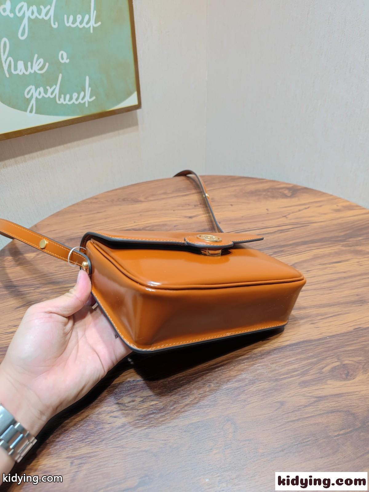 上品 パテントレザー ロビンソンバッグ トリーバーチ バッグ コピー レディース ショルダーバッグ ブラウン-2