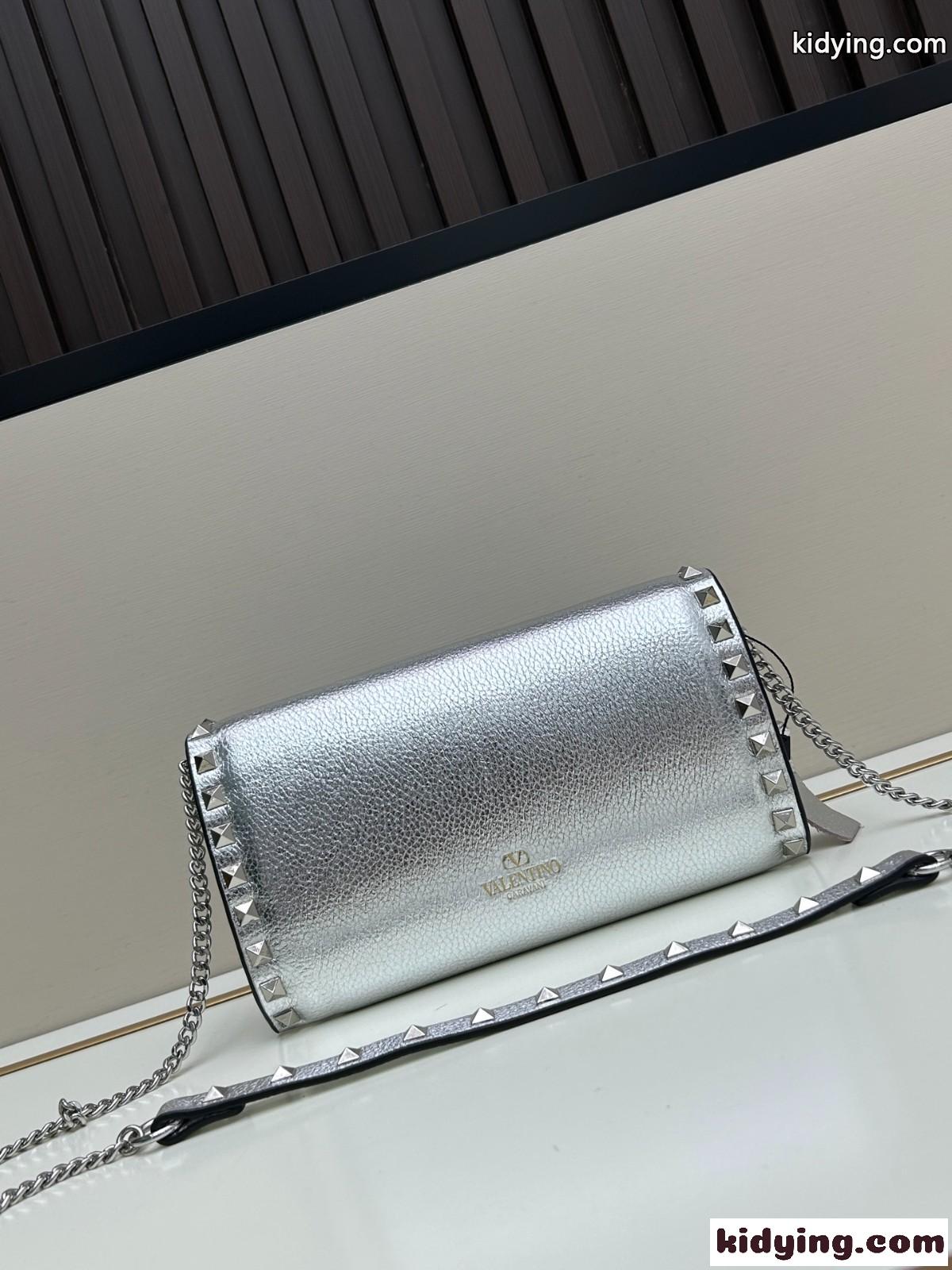 定番 ロックスタッズ ショルダーバッグ ヴァレンティノ バッグ コピー シルバー-1