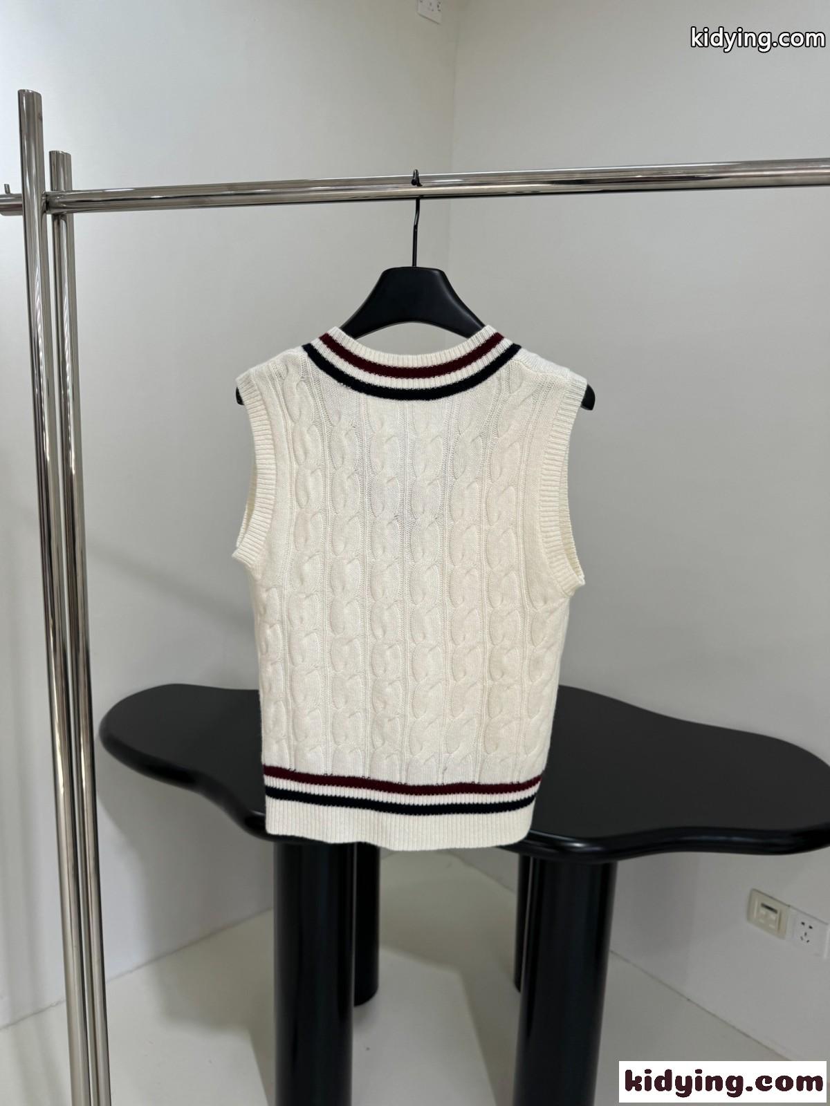 ケーブル編み トリオンフ刺繍 ニットベスト セリーヌ ニット コピー ウール-2