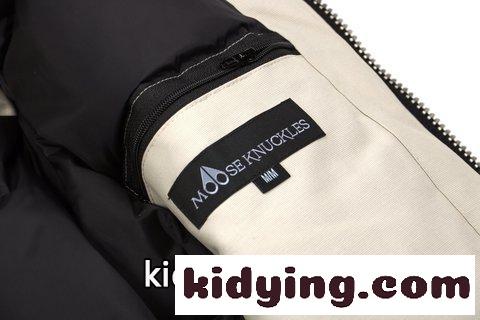 モンクレール ダウンジャケット おすすめ コピー ​Moose knuckles創業者家族は1921年からダウンジャケットを生産し始め 2007年にカナダトロントでブランドを作った-3