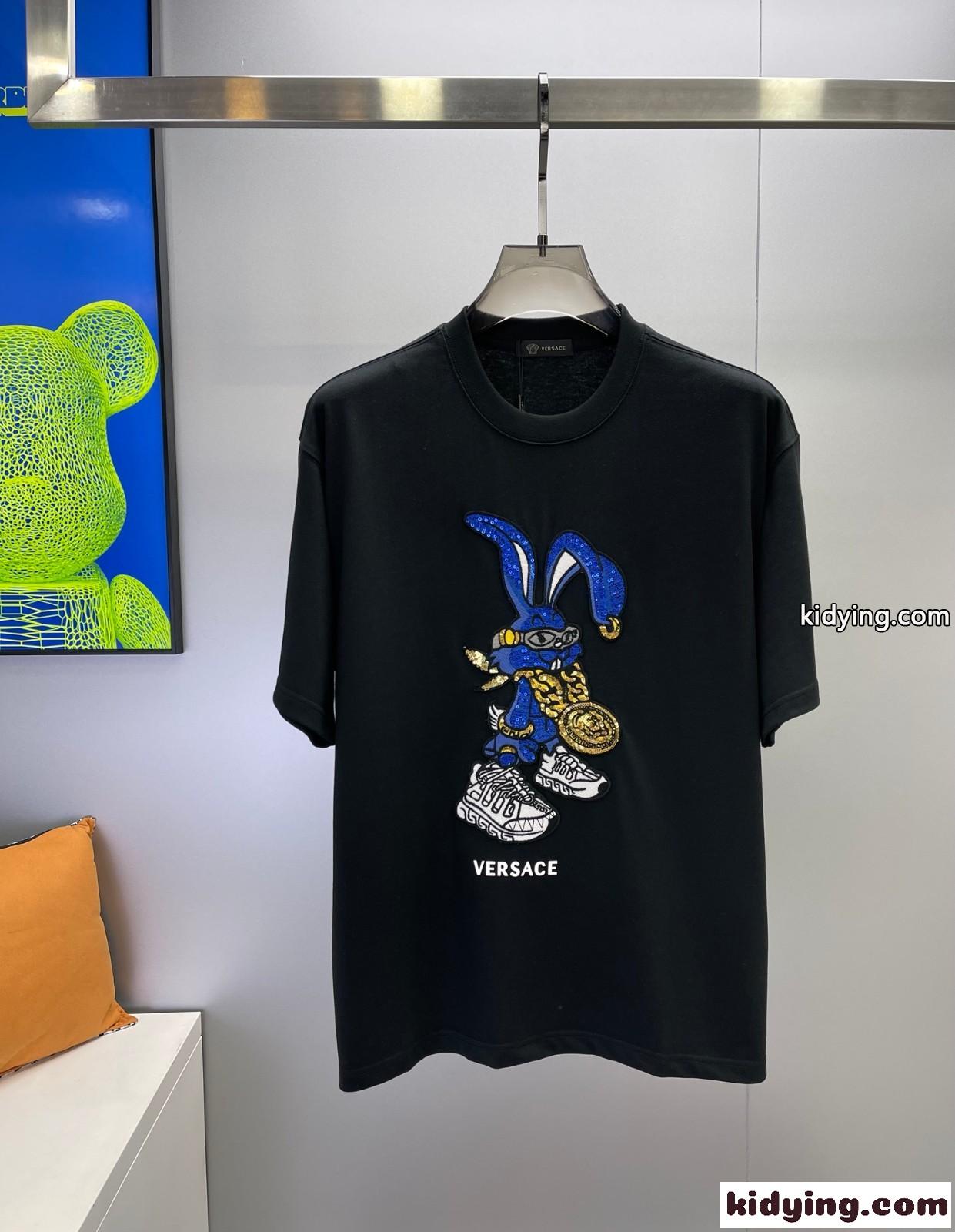 人気 春節 ウサギ Tシャツ ヴェルサーチェ Tシャツ コピー コットン 半袖 トップス ブラック-1