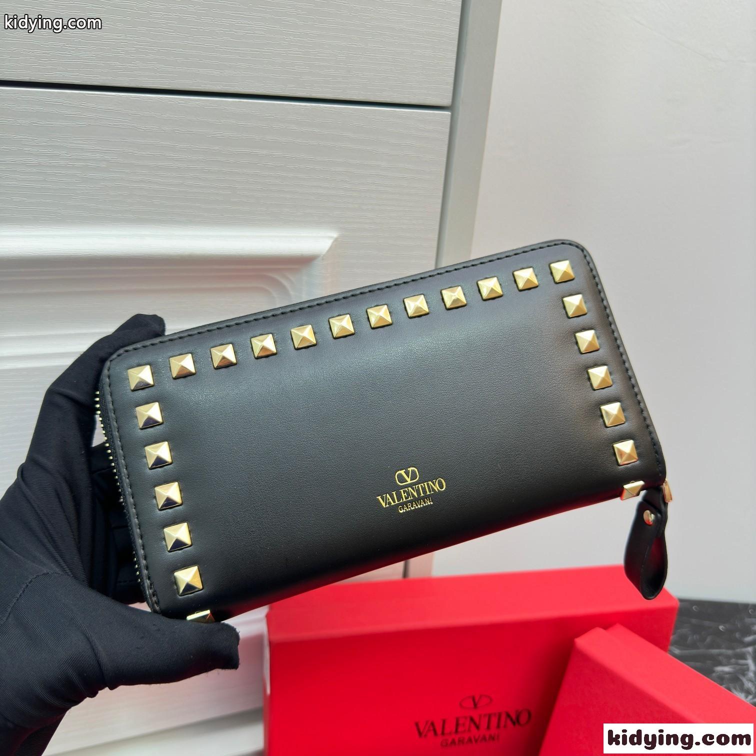 ロックスタッズ カーフスキン ジップウォレット ヴァレンティノ 財布 コピー ブラック-2