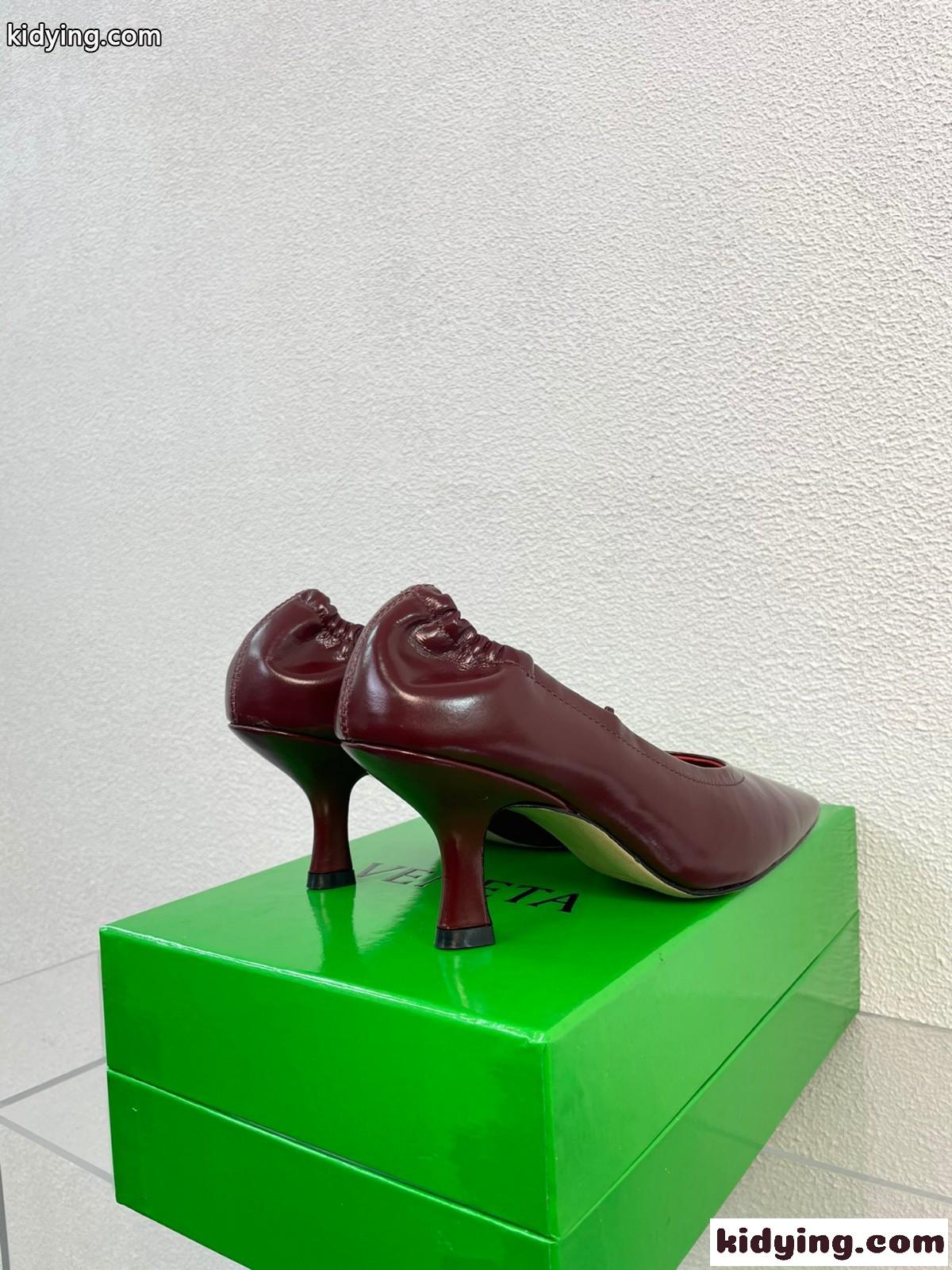 シャープ チェーン パンプス ボッテガ・ヴェネタ パンプス スーパーコピー ワイン-2