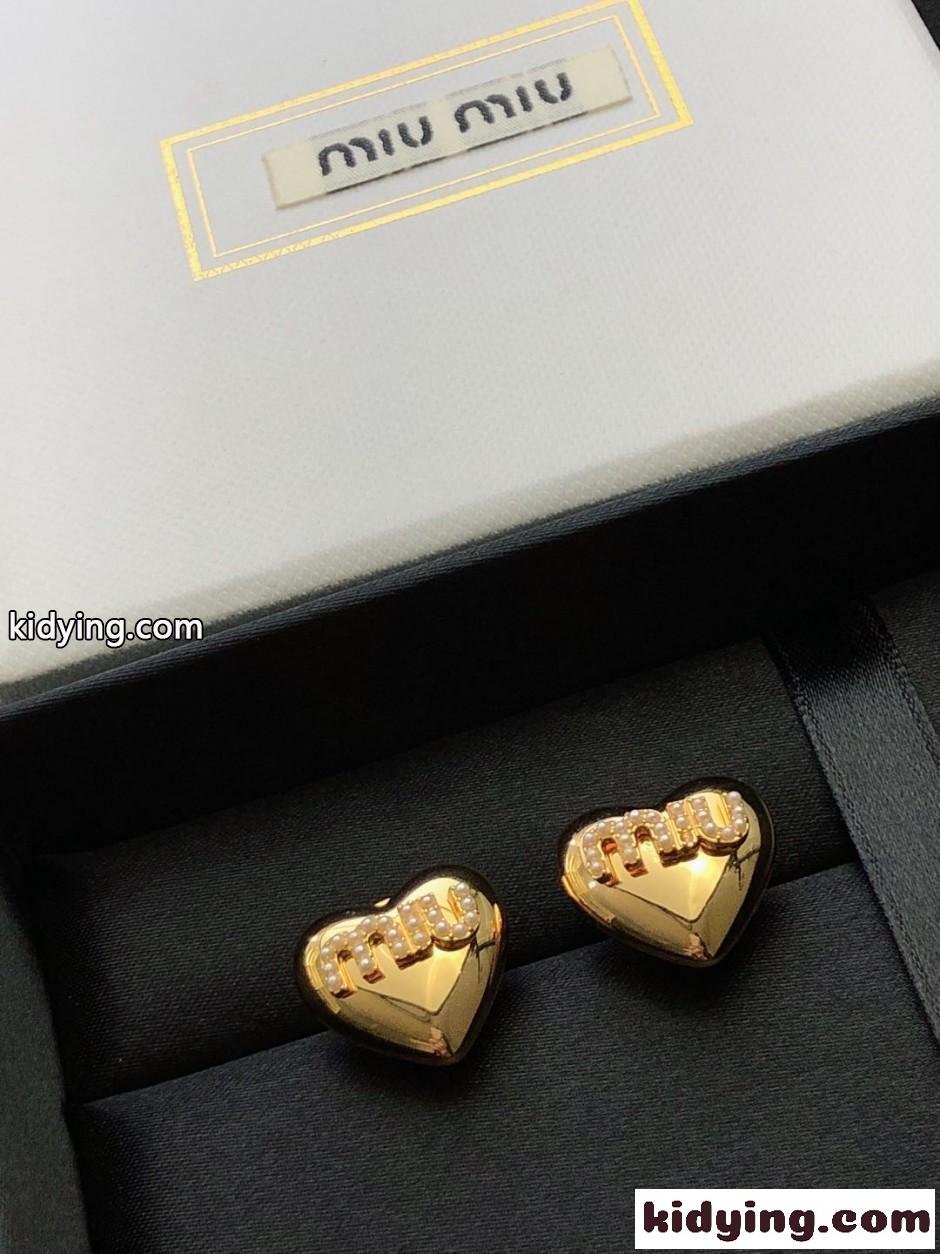 Miu Miu パール ハートスタッズピアス ミュウミュウ イヤリング 偽物-1
