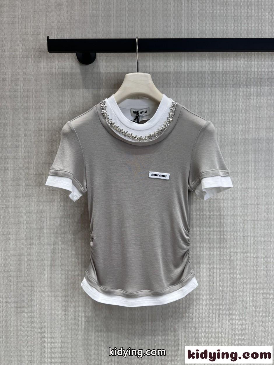 ビジューネック レイヤード風 半袖Tシャツ ミュウミュウ Tシャツ 偽物 グレージュ-0