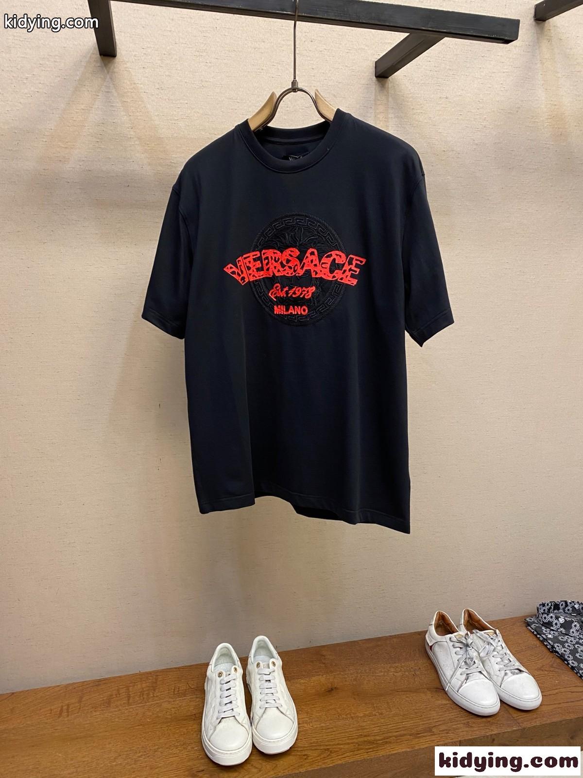 カジュアル ゆったり ロゴ 半袖Tシャツ ヴェルサーチェ Tシャツ コピー コットン ブラック-0