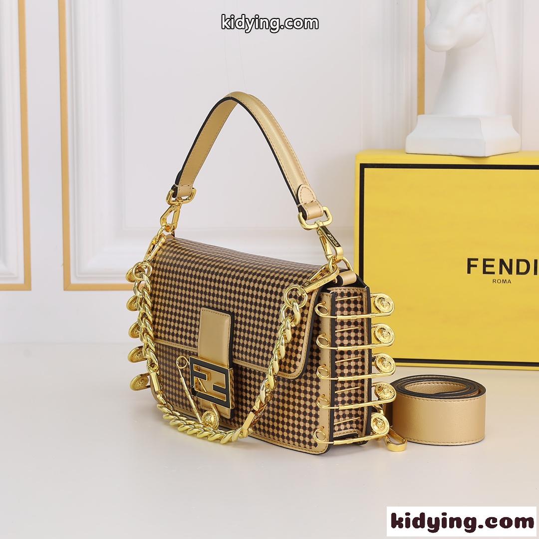 VERSACE by FENDI セーフティーピンブローチバゲット フェンディ バッグ コピー ショルダーバッグ-0