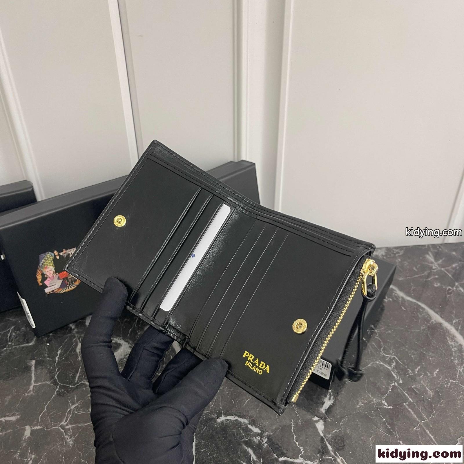 上品 シンプル 二つ折り財布 プラダ 財布 コピー コンパクトウォレット ブラック-4