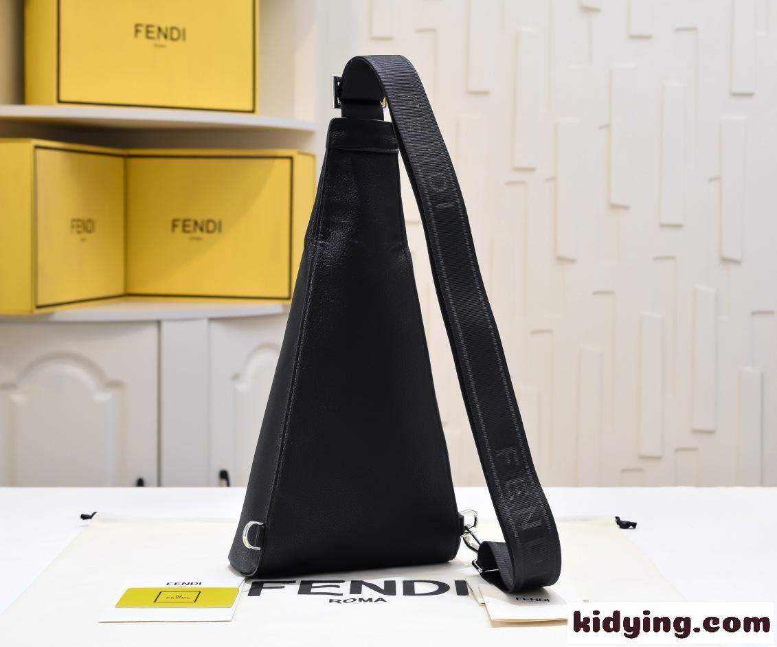 FENDI ROMA レザー フェンディ コーノ スーパーコピー メンズバッグ ブラック-0