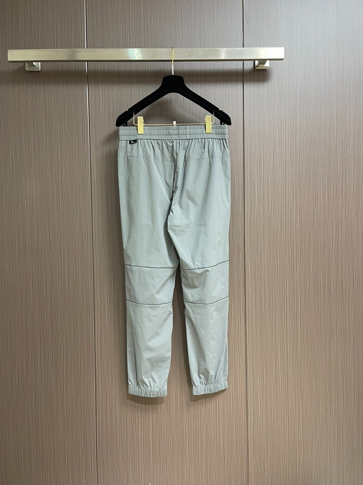 上品 カジュアル モンクレール パンツ スーパーコピー 合わせやすい-1