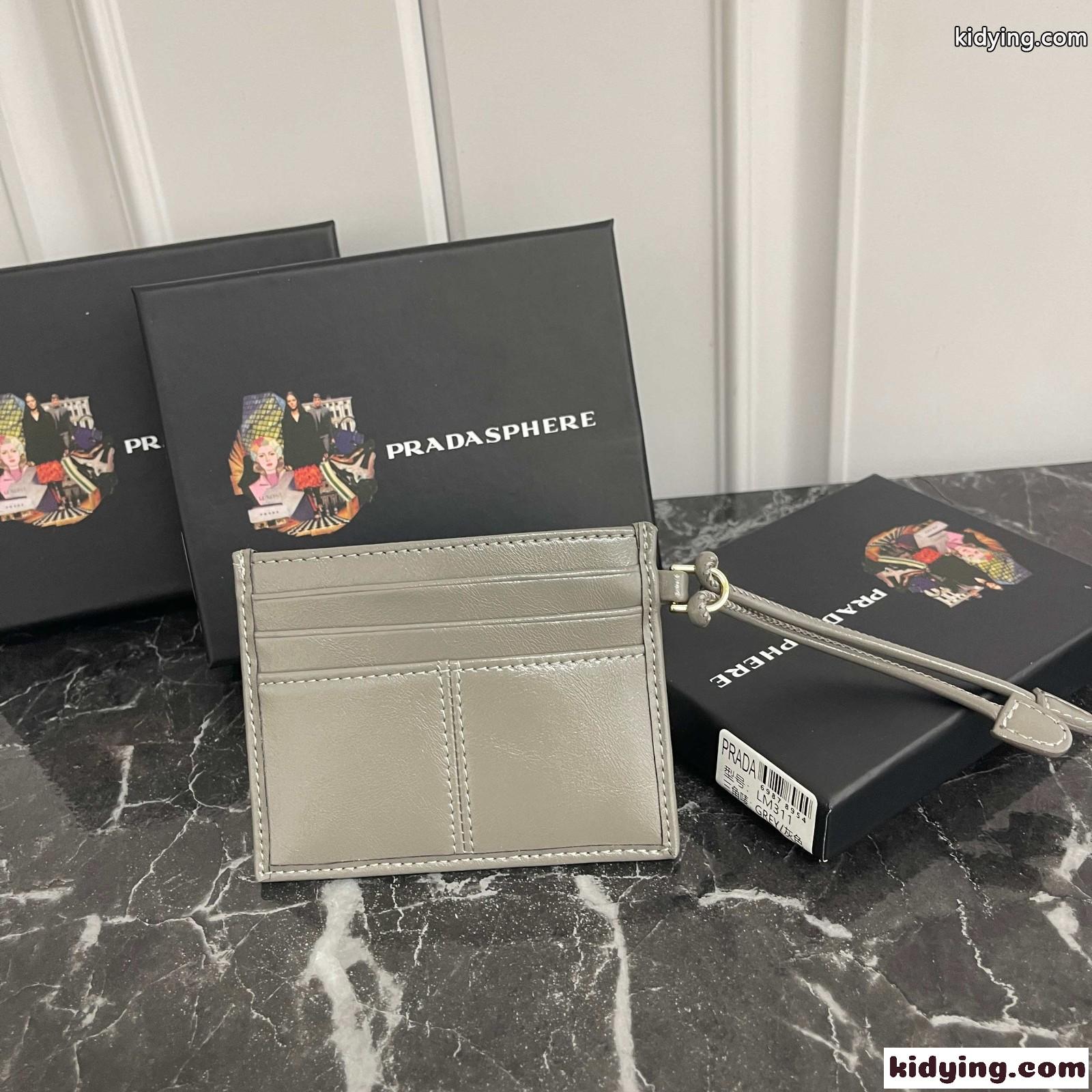 上品 カジュアル スリム カードケース プラダ 財布 コピー グレー-1
