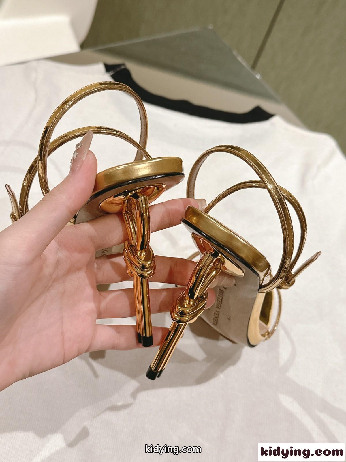 洗練された ハイヒール ノット サンダル ボッテガ・ヴェネタ サンダル スーパーコピー ゴールド-4