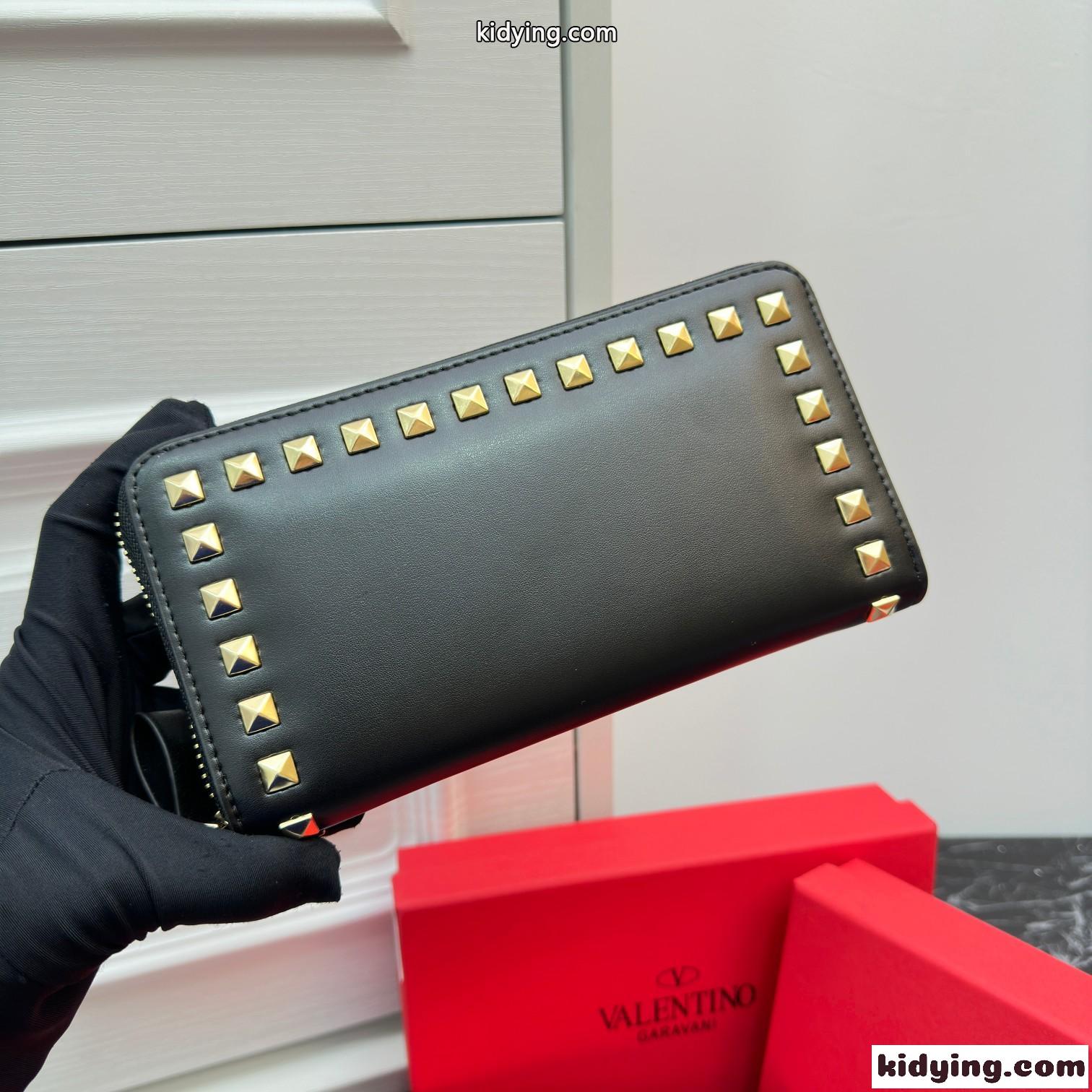ロックスタッズ カーフスキン ジップウォレット ヴァレンティノ 財布 コピー ブラック-0