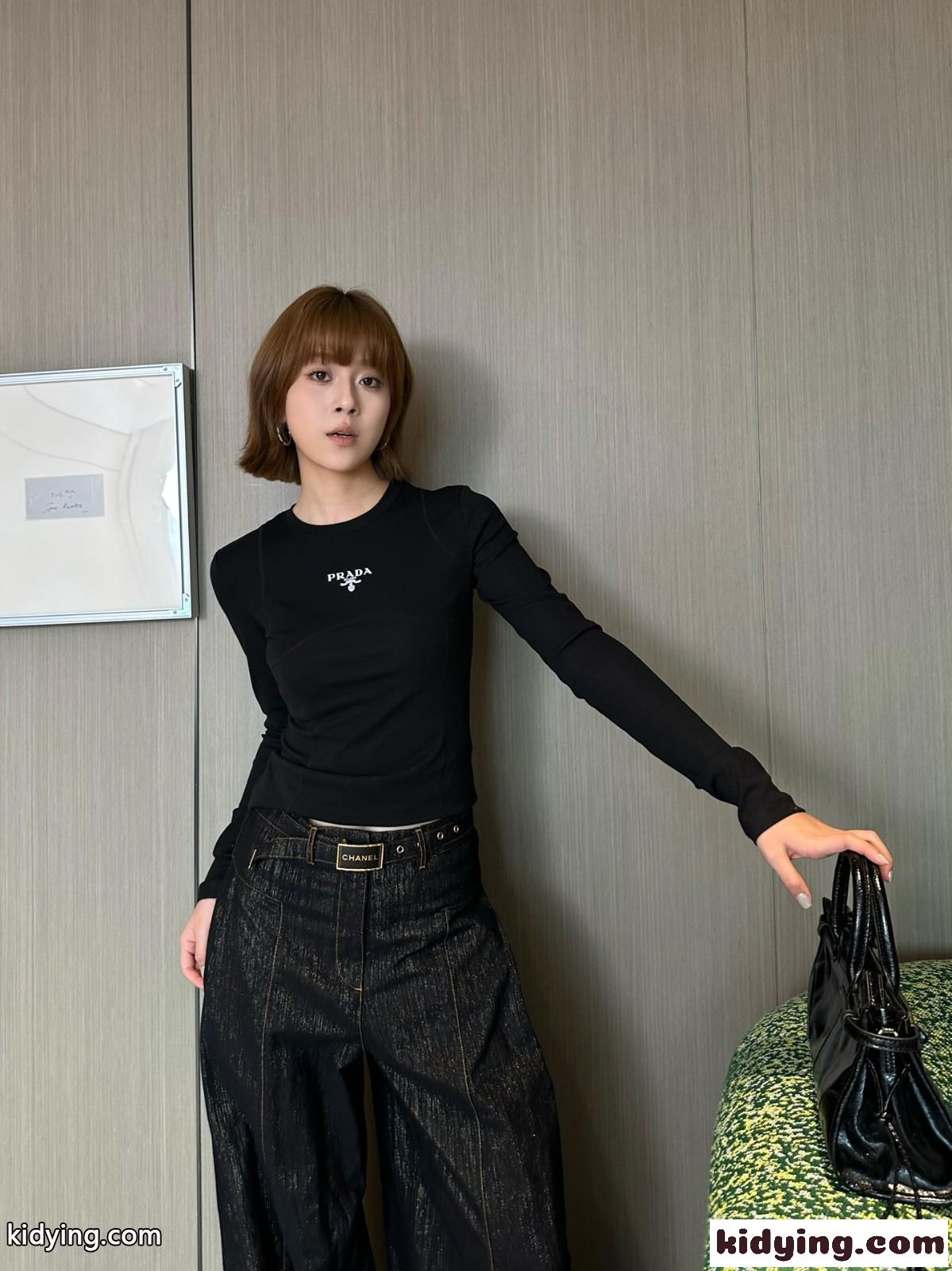 合わせやすい ロゴプリント 長袖Tシャツ プラダ Tシャツ コピー ブラック-2