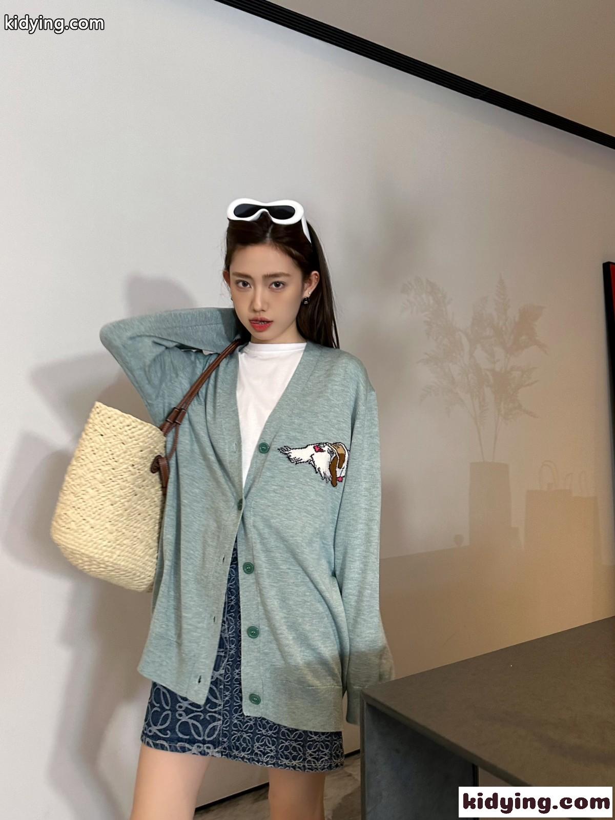 LOEWE × ハウルの動く城 ウール Vネック ロエベ カーディガン コピーレディース 春夏-4