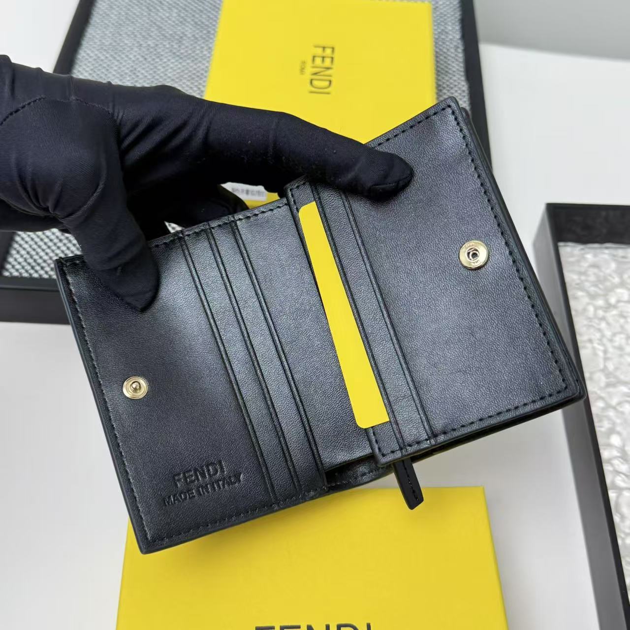 シンプル コンパクト 二つ折り財布 フェンディ 財布 スーパーコピー ブラック-2