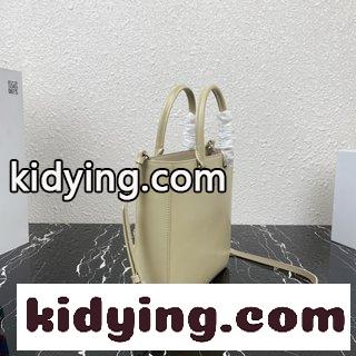 プラダバッグ 定価 新亮面牛革バケツバッグは世界を風靡し，ファッション新寵独特の魅力は全体的にシンプルです コピー-1