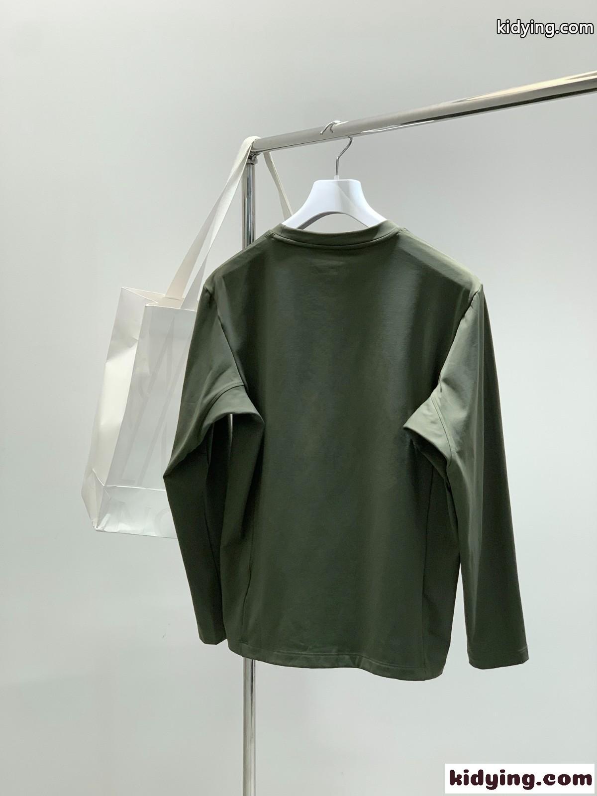 カジュアル 上品 クルーネック 長袖Tシャツ モンクレール Tシャツ 偽物 グリーン-0