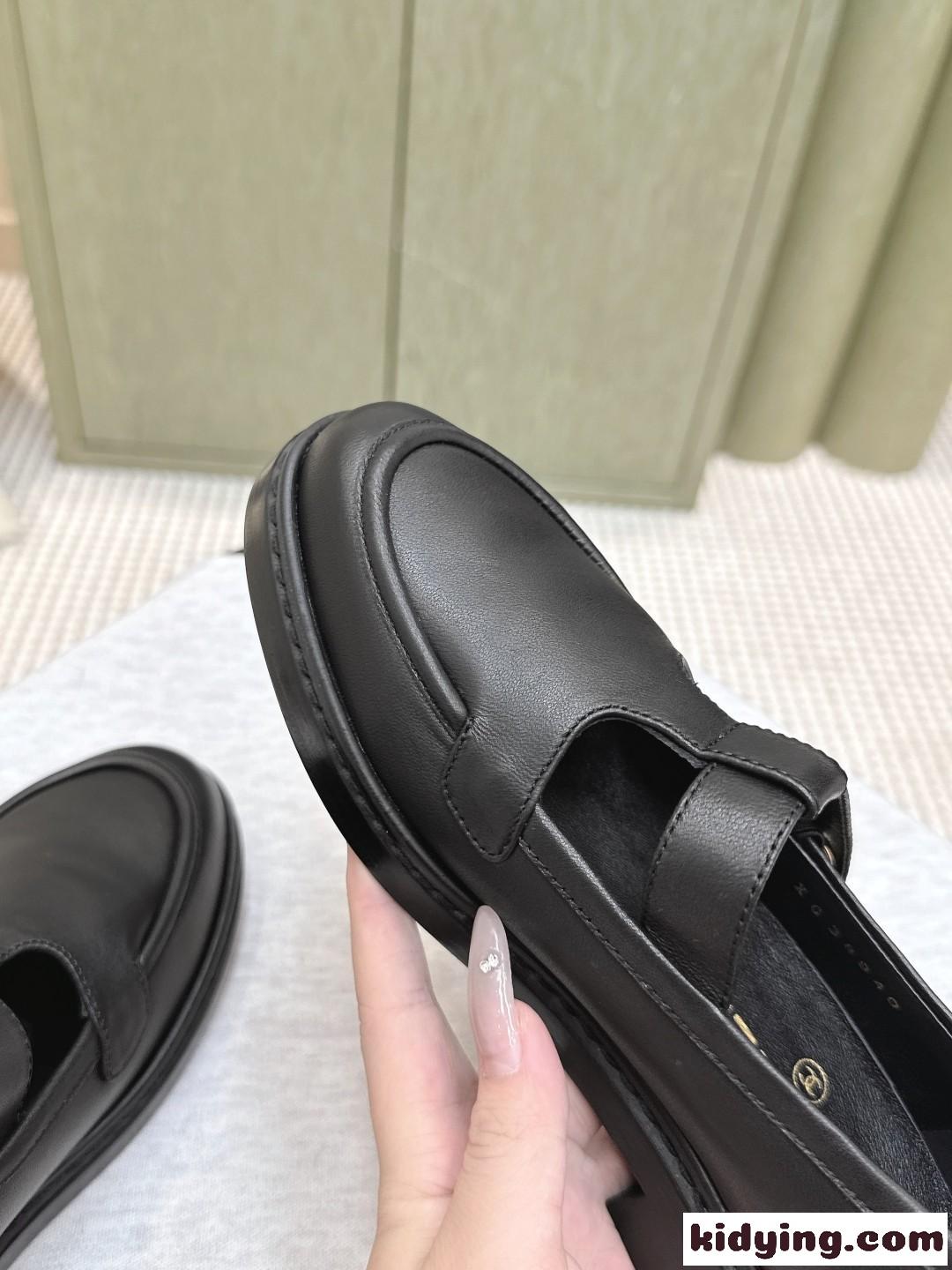 シンプル 上品 ターンロック 25K ローファー シャネル シューズ コピー ブラック-1