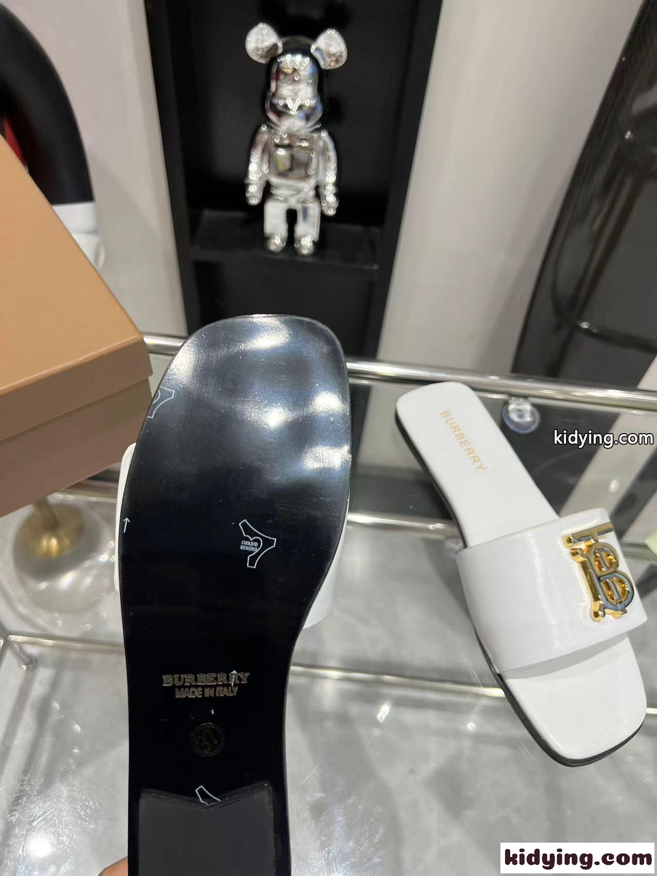 モノグラムモチーフ レザースライド バーバリー サンダル コピー フラットシューズ-1