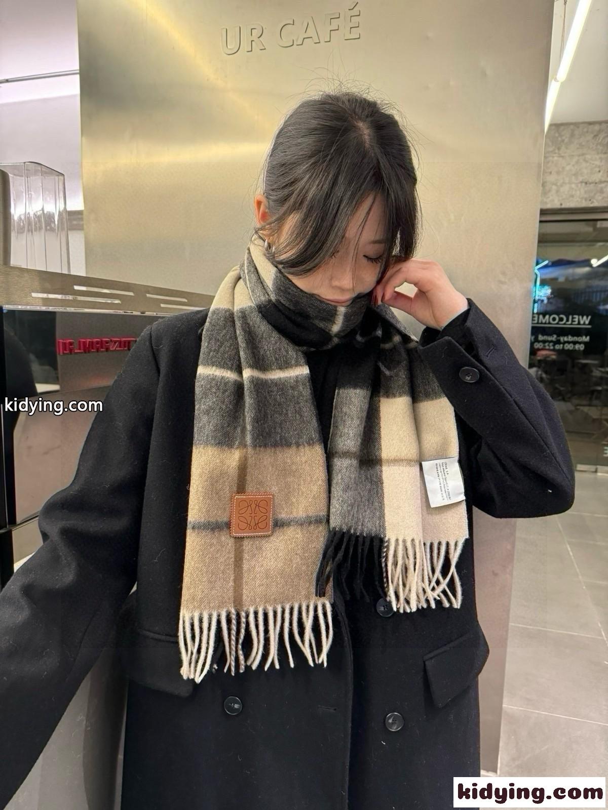 お洒落 飽きのこない ロエベ スカーフ コピー チェック柄 カシミヤ マフラー-0
