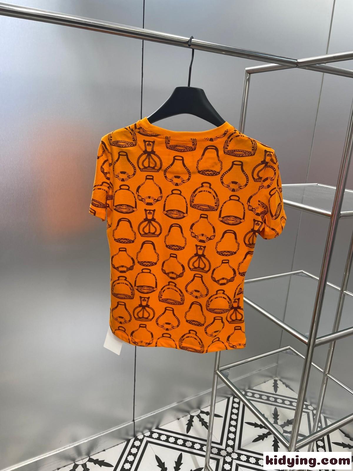 春夏新作 鐙の幻想 プリント スリム 半袖Tシャツ エルメス Tシャツ コピー オレンジ-2