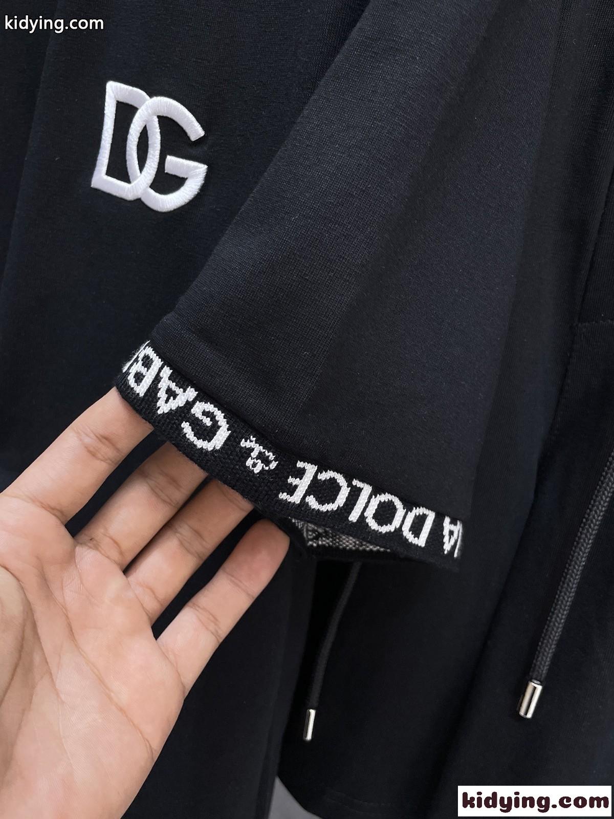 半袖Tシャツ×ショートパンツ2点セット ドルチェ&ガッバーナ セットアップ 偽物 ブラック-1