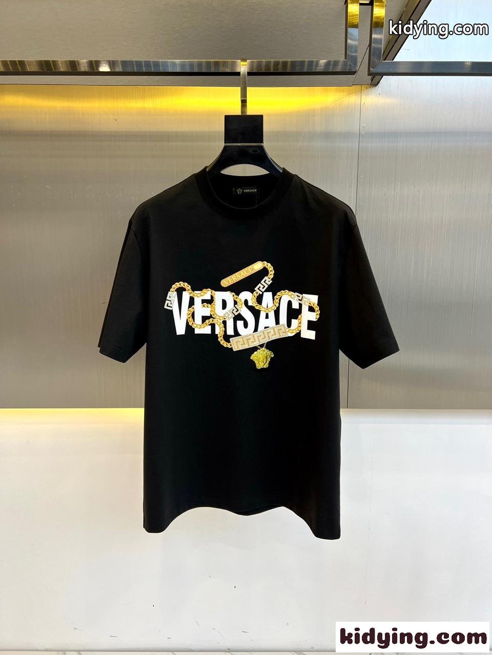 シンプル ロゴ入り 半袖Tシャツ ヴェルサーチェ Tシャツ 偽物 ブラック-0