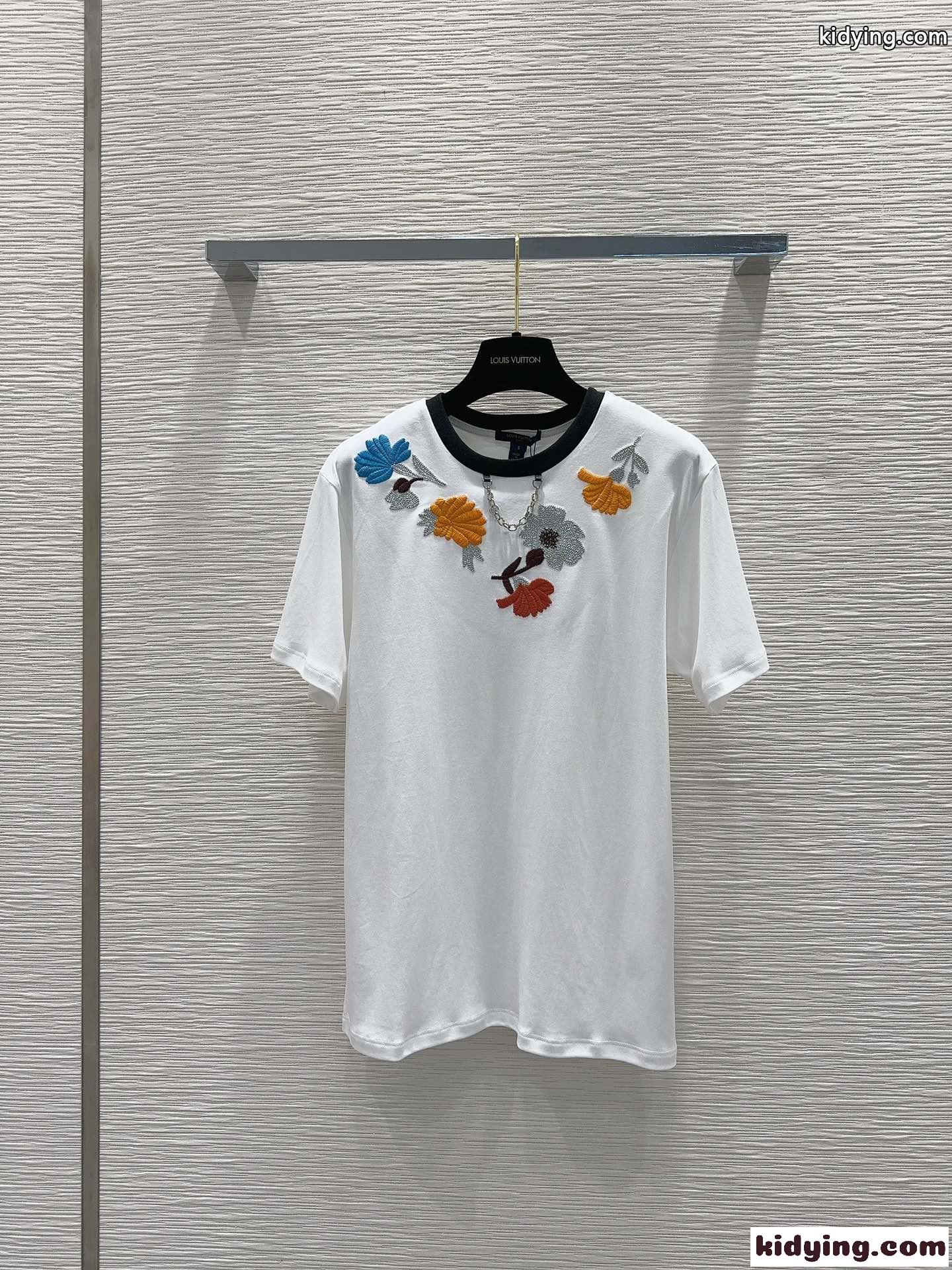 エンブロイダードカーネーションTシャツ ルイ・ヴィトン 半袖Tシャツ コピー ホワイト-0