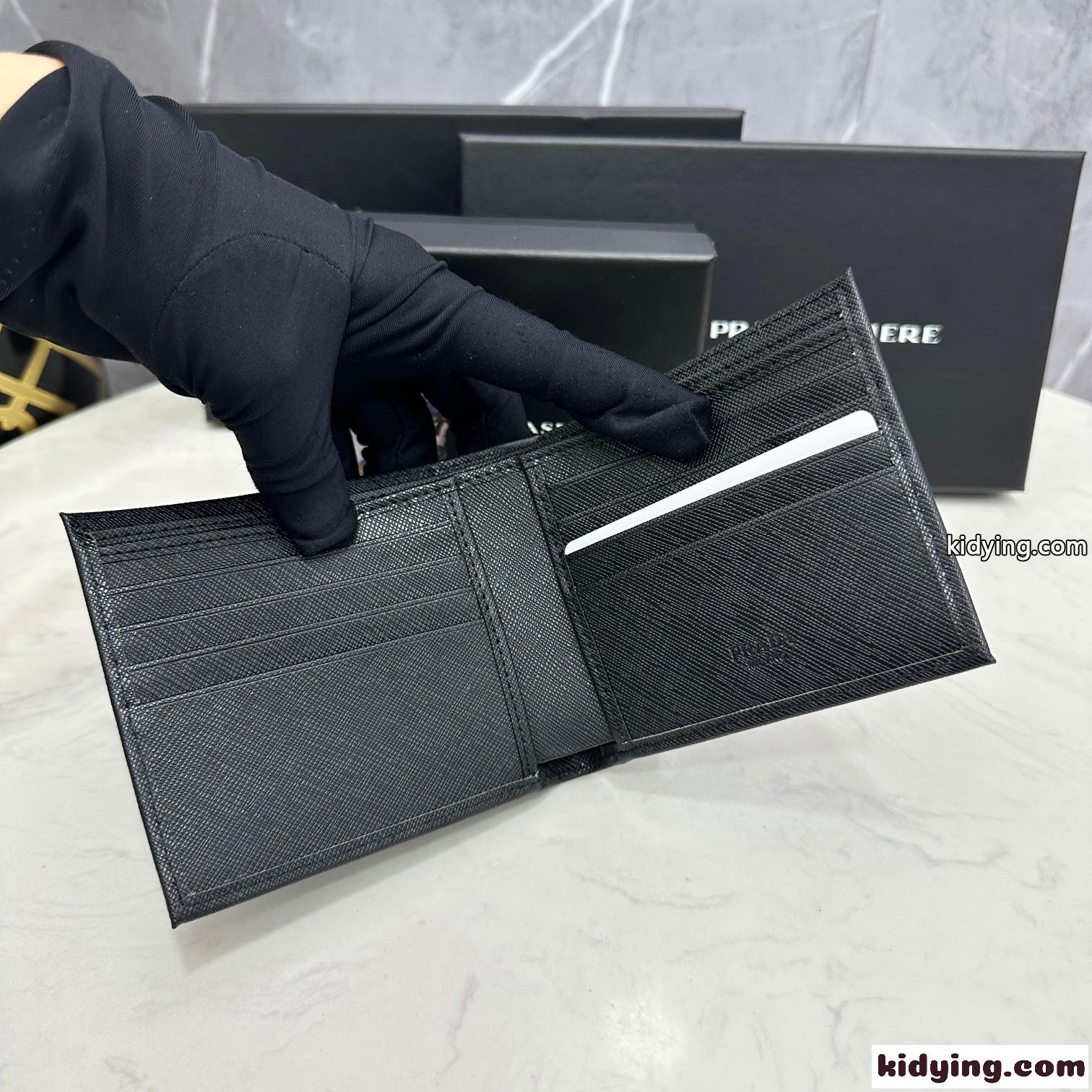 プラダ 財布 コピー 合わせやすい 洗練された 人気 二つ折り財布-4