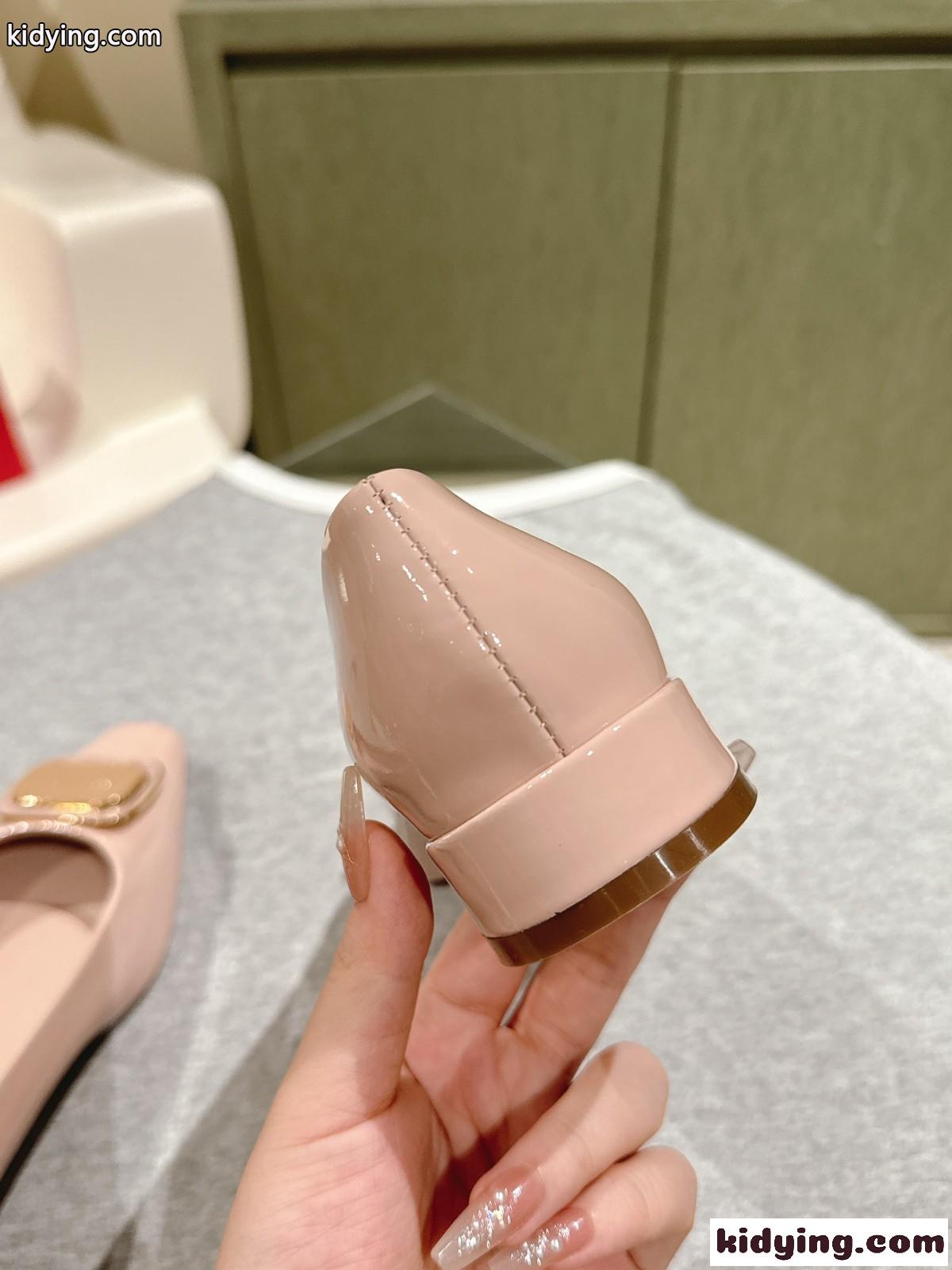 パテントレザー ローヒール サルヴァトーレ・フェラガモ パンプス コピー ピンク-3