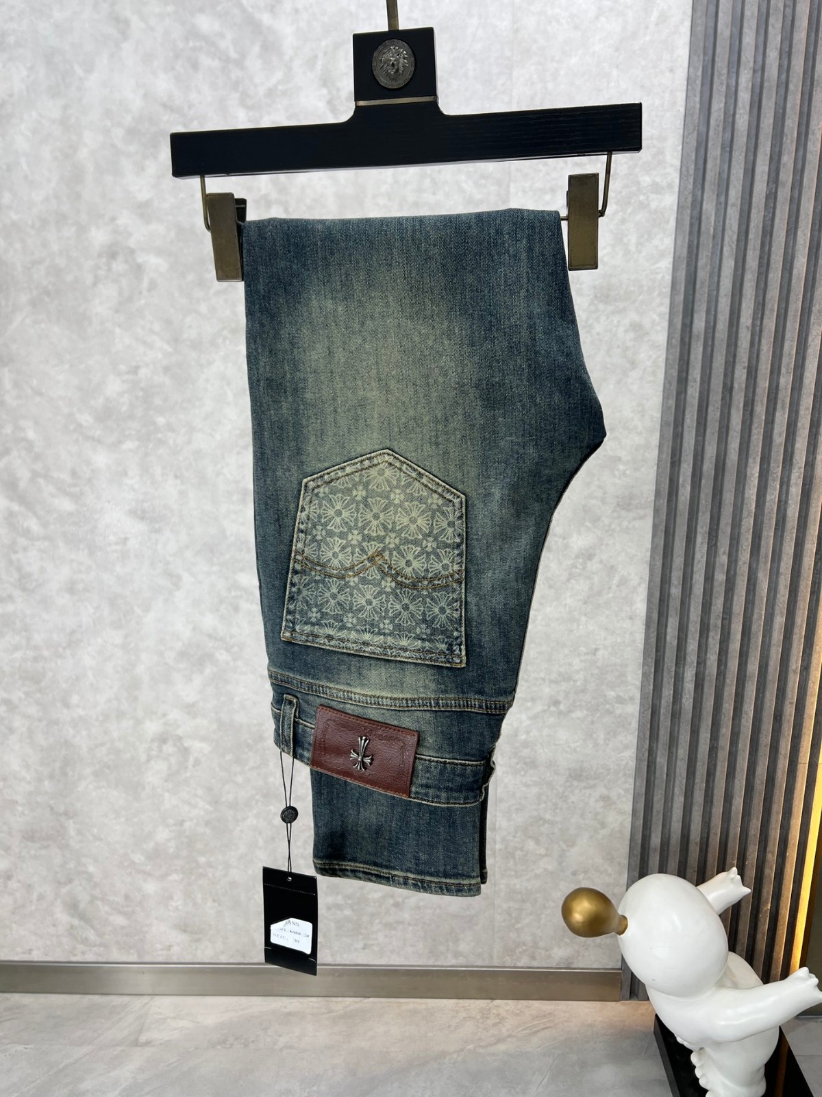 飽きのこない デニムパンツ クロムハーツ パンツ コピー 合わせやすい-4