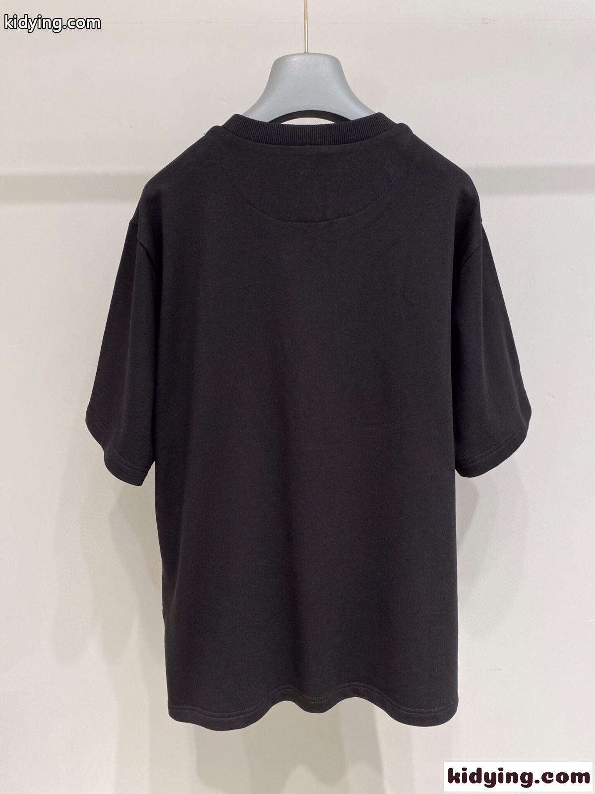 プラダ 半袖Tシャツ コピー 2021秋冬の新作 大きいLOGO 綿100% 心地良いです 立体の模様入り 変形しません-2