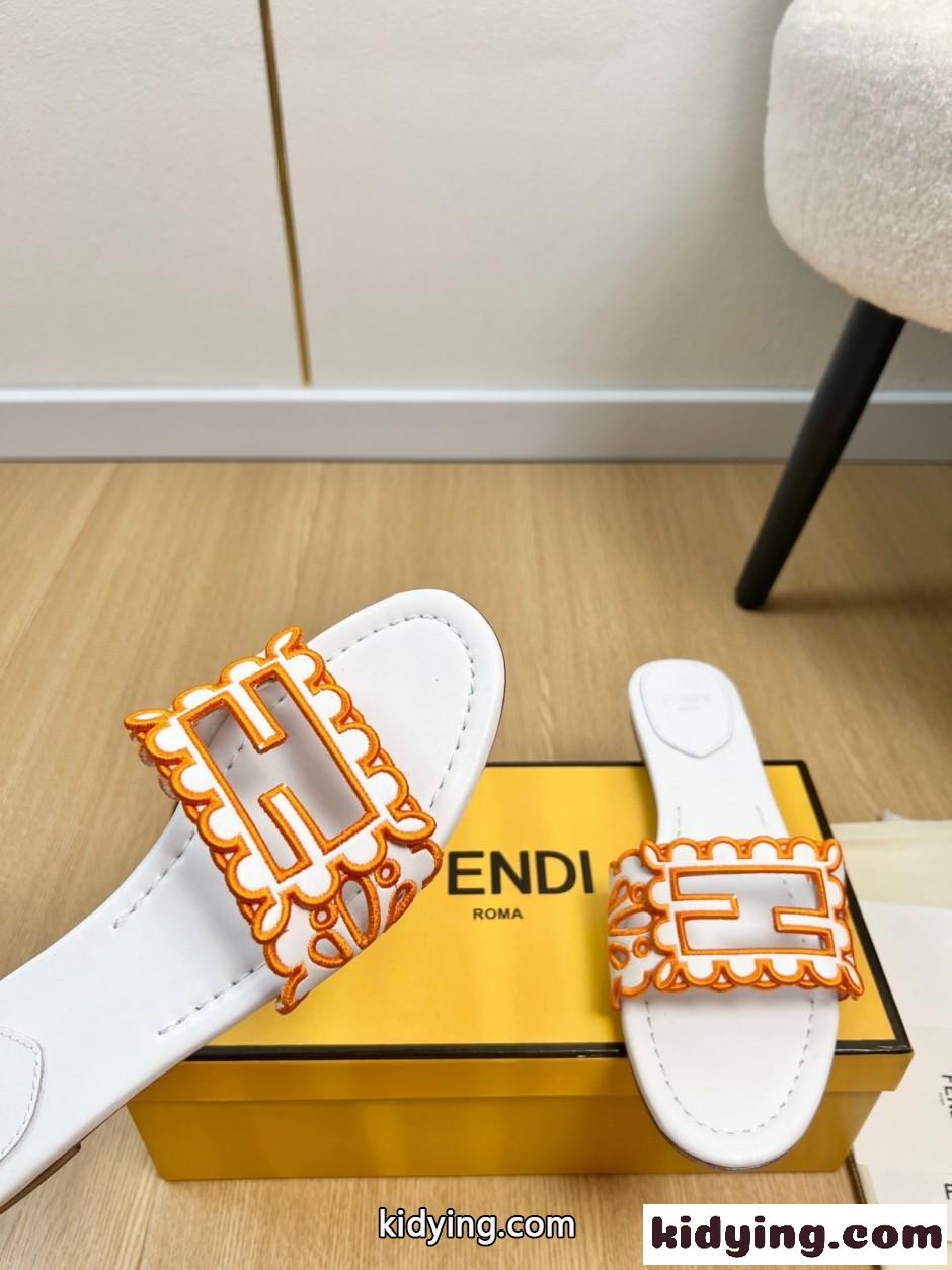 刺繍入り バゲット スライドサンダル カジュアル 人気 フェンディ サンダル コピー ホワイト-0