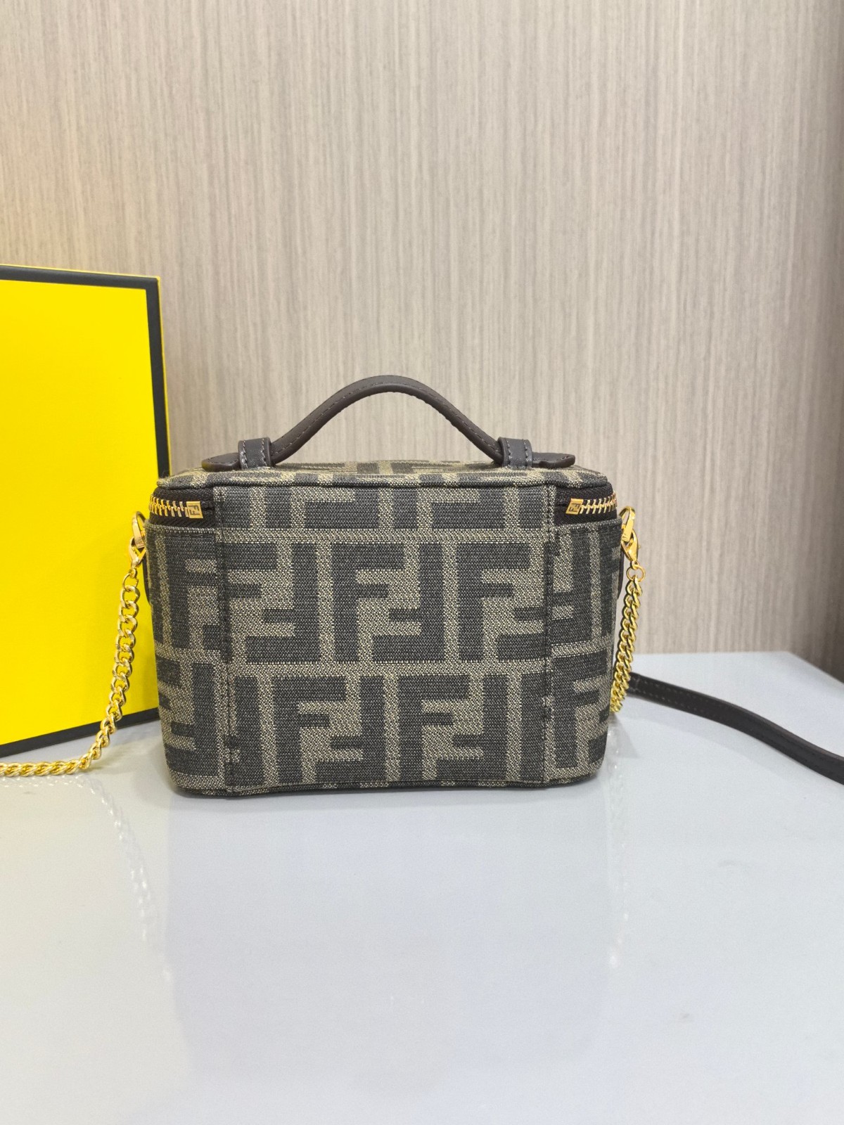 人気 FF バニティーバッグ フェンディ バッグ コピー ショルダーバッグ-1