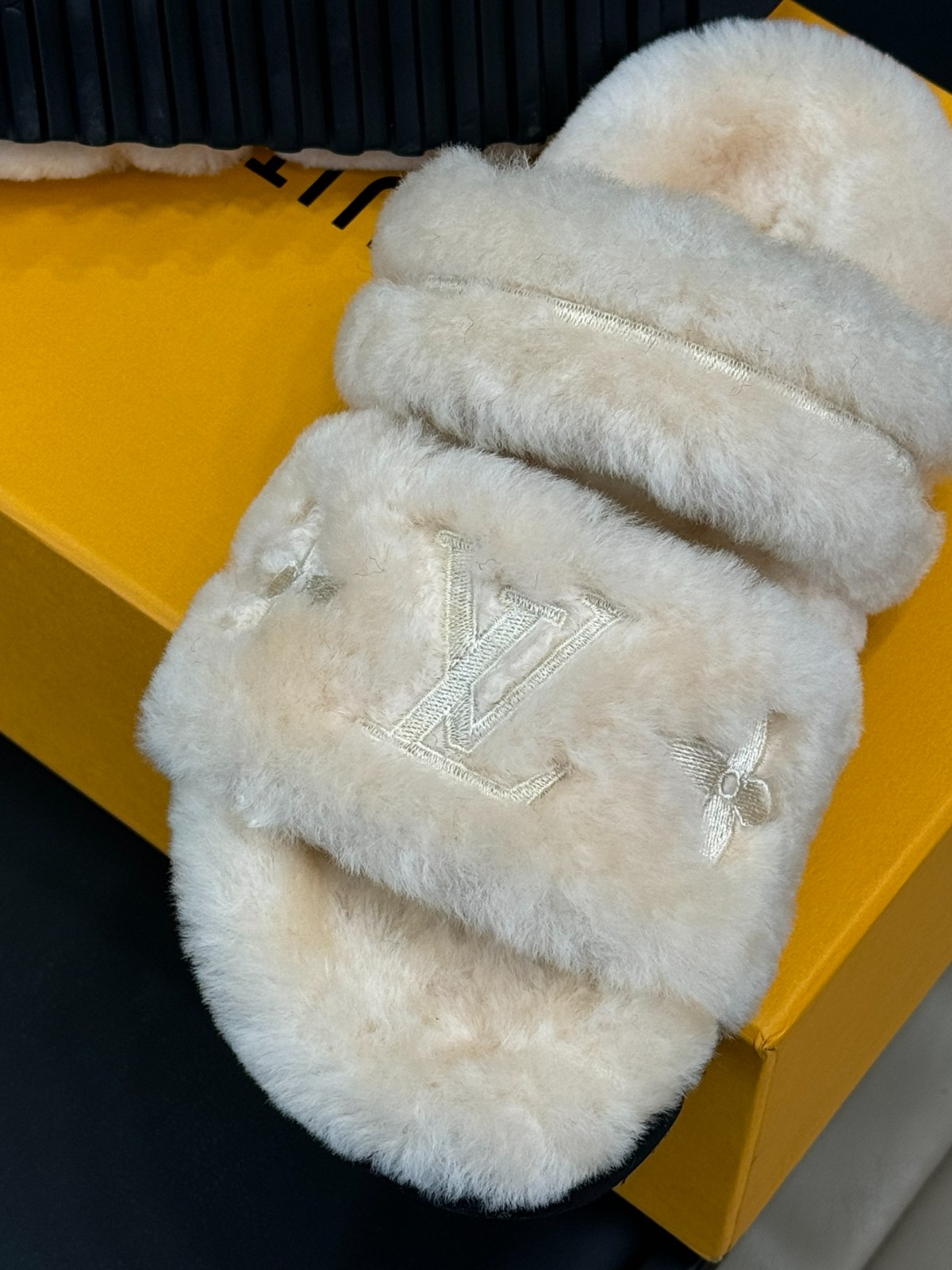 今季大人気 もこもこ LV サンセット・ライン ミュール ルイヴィトン シューズ コピー ベージュ-3