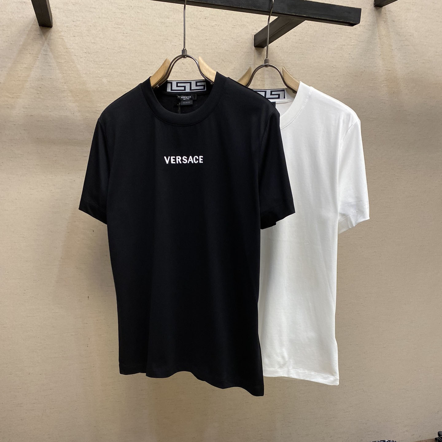 ベーシック 着回し抜群 ロゴ クルーネック ヴェルサーチェ Tシャツ コピー 半袖 トップス-0