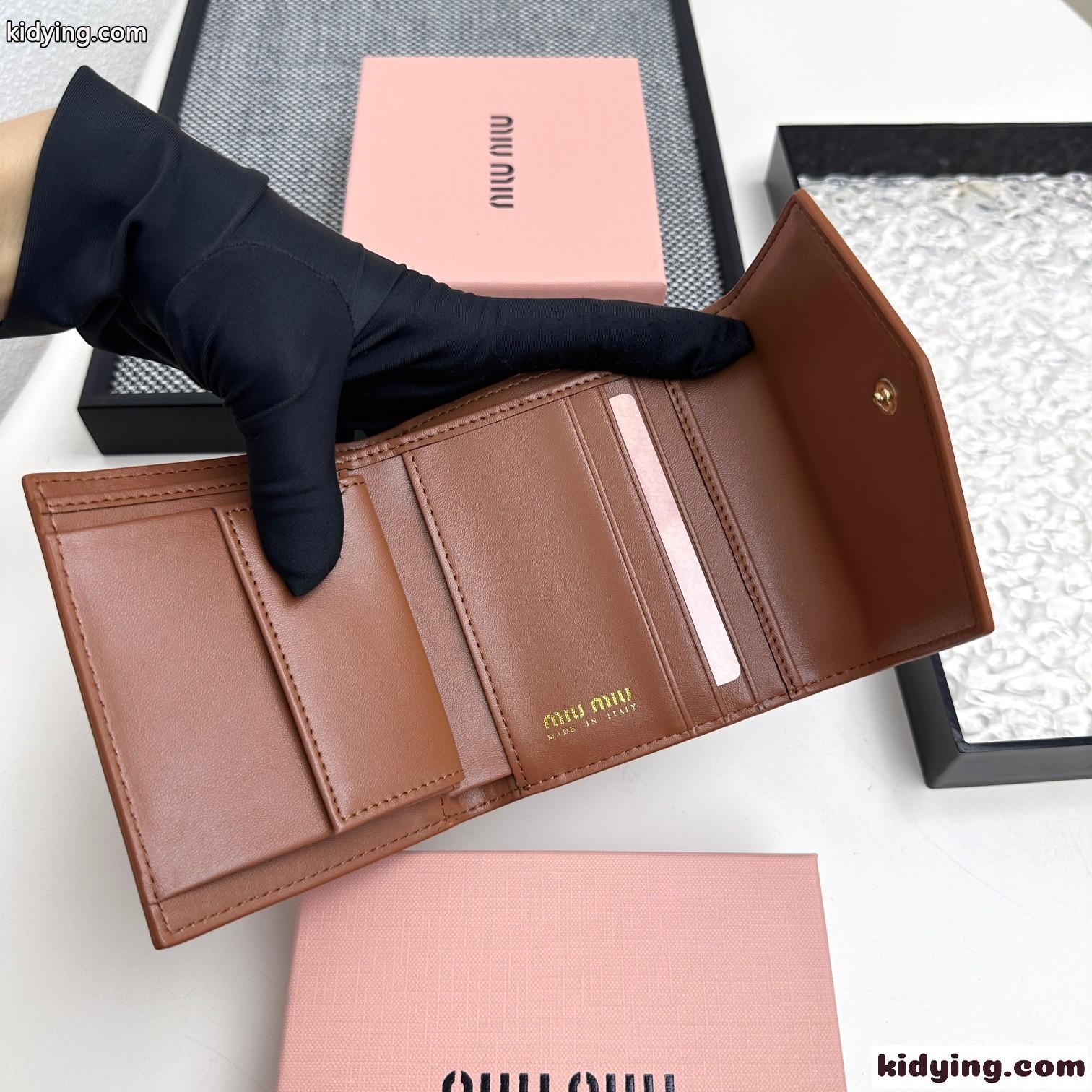 定番 3つ折り財布 小銭入れ付き レディース ミュウミュウ 財布 コピー ブラウン-3