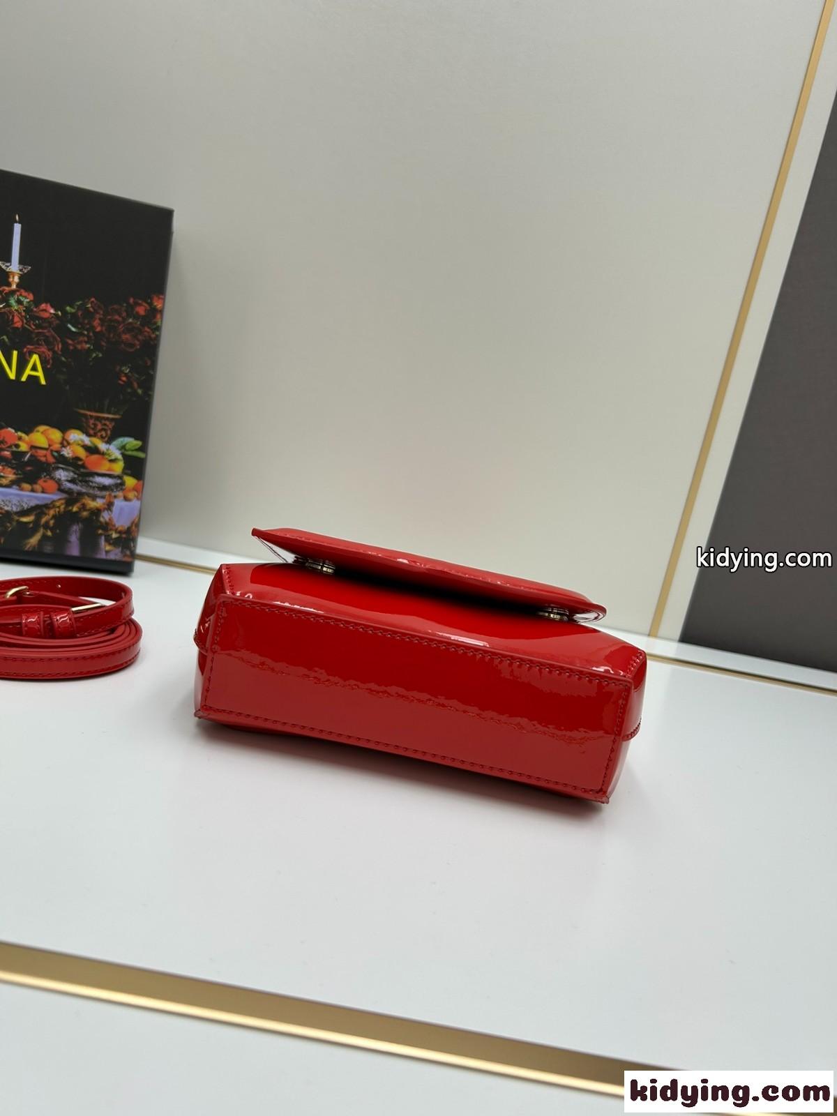 パテントレザー DGロゴ ショルダーバッグ ドルチェ&ガッバーナ バッグ スーパーコピー レッド-0