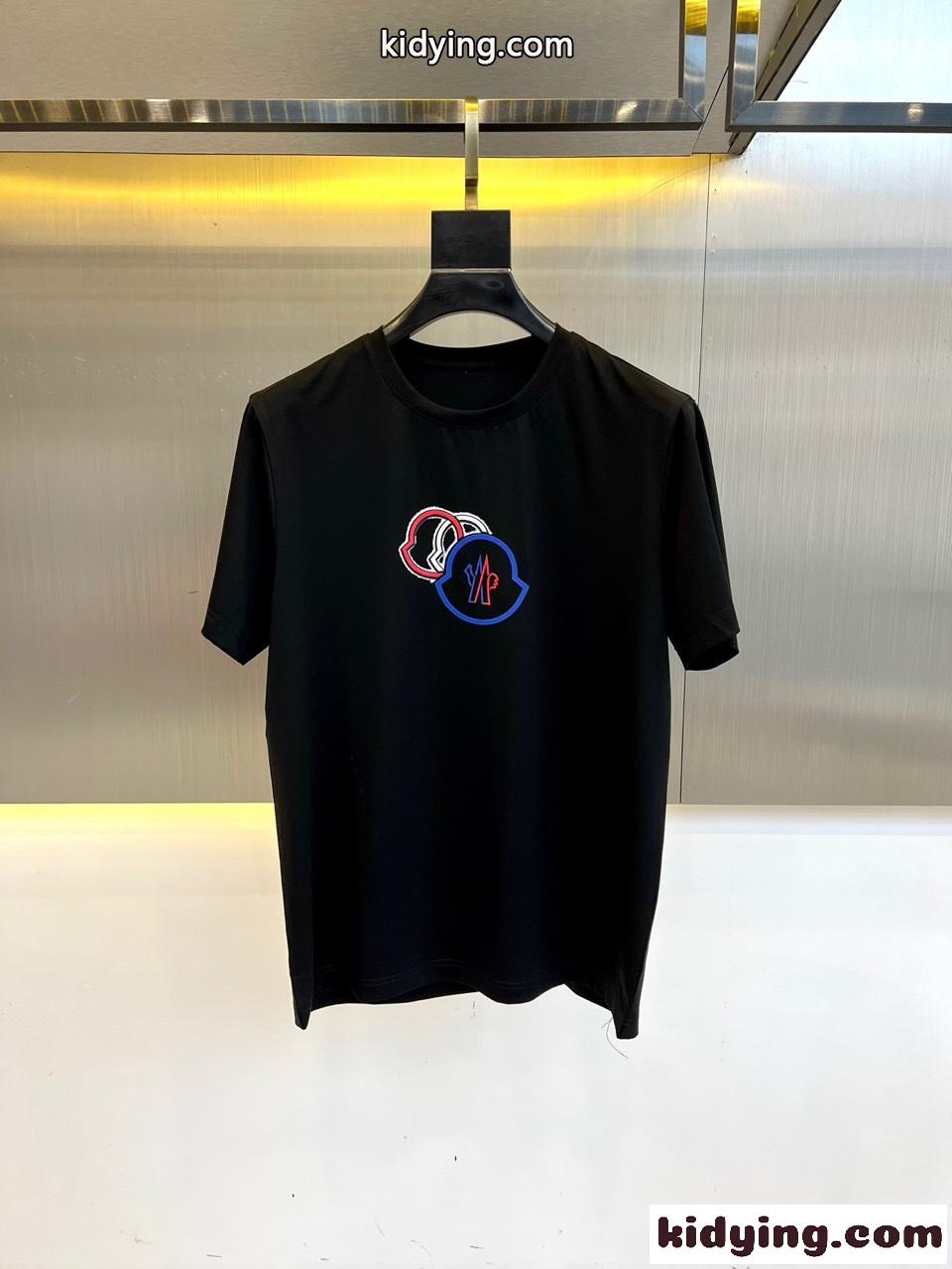 モンクレール Tシャツ 偽物 カジュアル 快適 ロゴ コットン 半袖Tシャツ ブラック-1