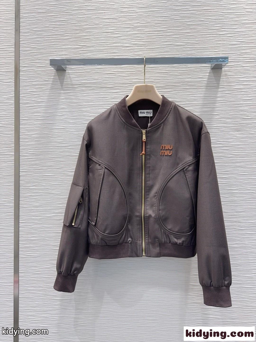 MIU MIUロゴ入り ボンバージャケット ミュウミュウ ジャケット 偽物 ダークブラウン-0