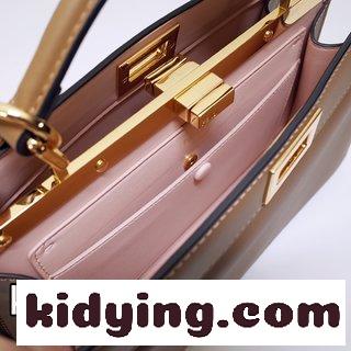 フェンディバッグ 買取価格 Iconic Peekaboo I See U水平デザインの手袋 ミルクブラウンの革の材質,両側に古典的なツイストロックが飾られている コピー-2