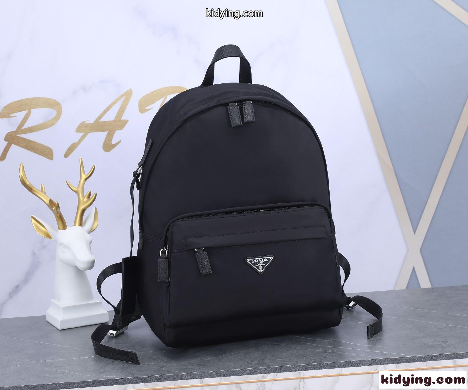 2VZ066 トライアングルロゴ カジュアル おしゃれ プラダ バッグ コピー バックパック ブラック-1