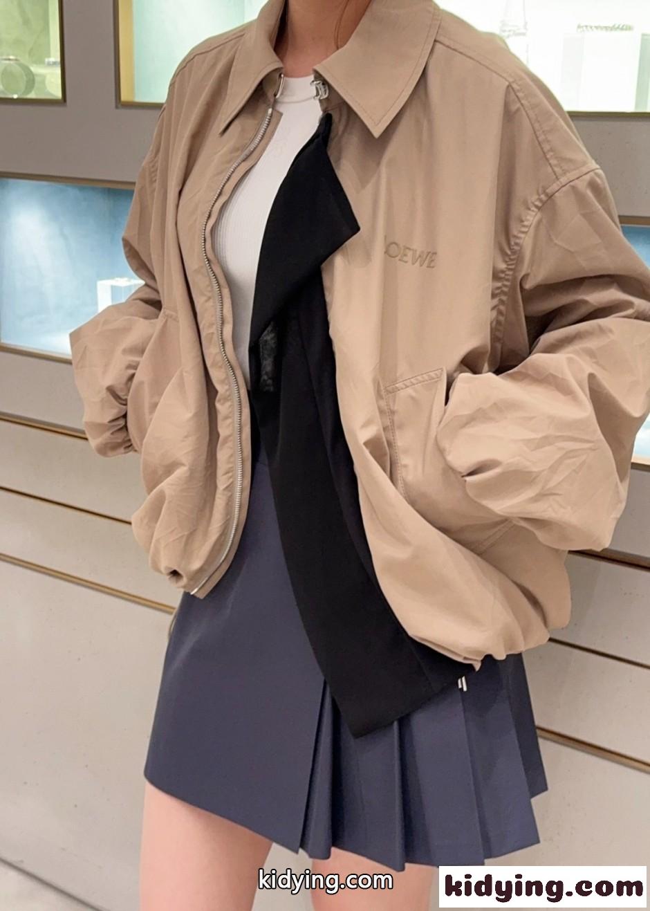 ラッフル ジップアップ ブルゾン ロエベ ジャケット 偽物 ベージュ-3