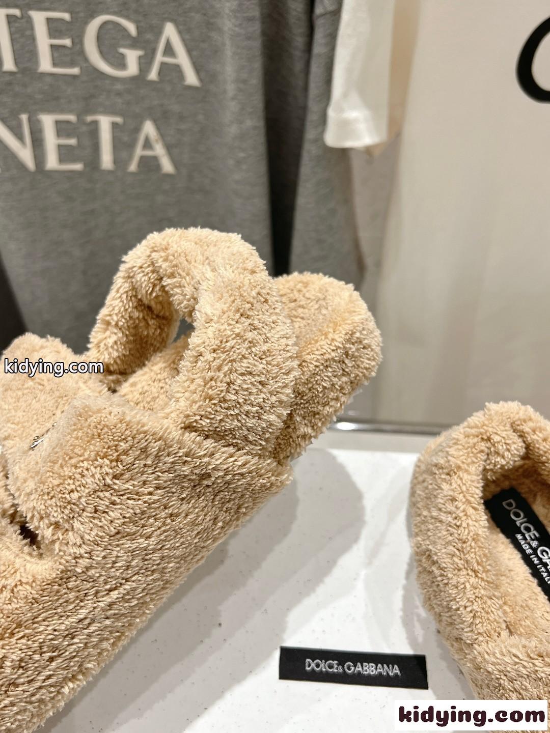 秋冬 可愛い もこもこ ファーサンダル ドルチェ&ガッバーナ サンダル コピー ベージュ-4