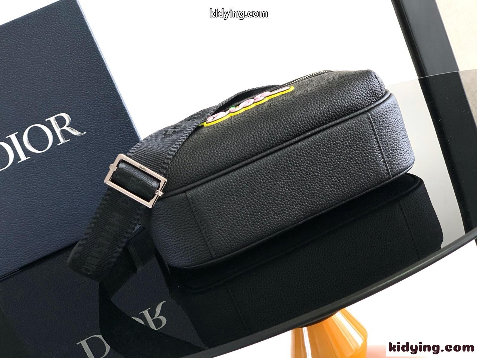 DIOR AND KAWS Rider 2.0 ジップ メッセンジャーバッグ スーパーコピー ブラック-3