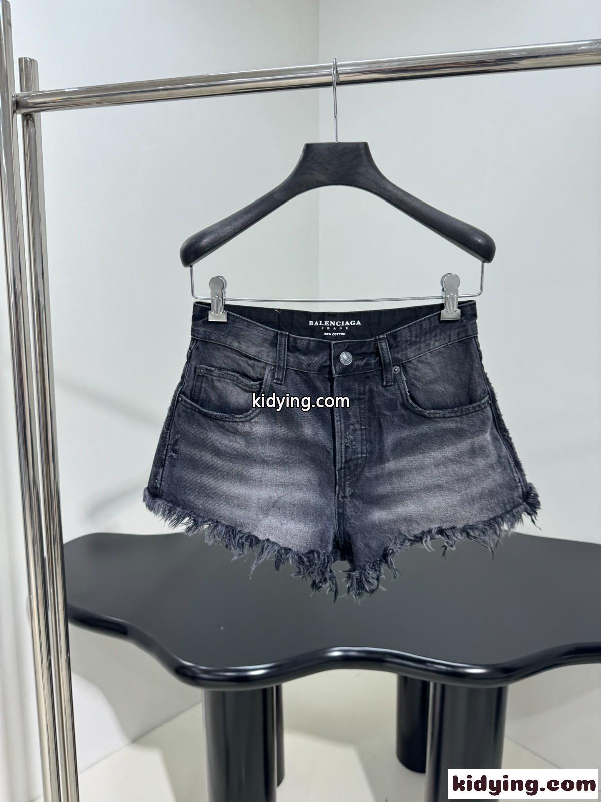 おしゃれ 合わせやすい デニム ショートパンツ バレンシアガ パンツ コピー ブラック-1
